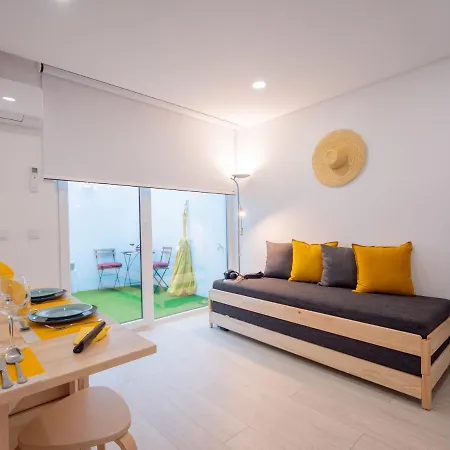 Coxim - Com Patio Em Pleno Coracao De Apartment